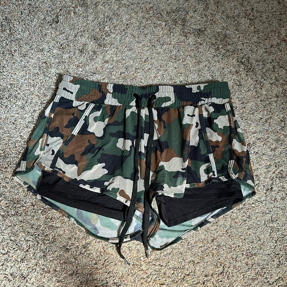 Salty Honey Camo Shorts w/ Pockets- Size M